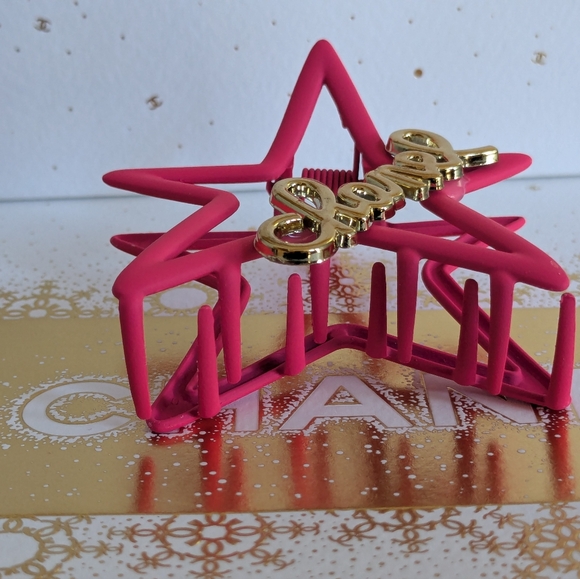 Chanel - Picture 4 of 4